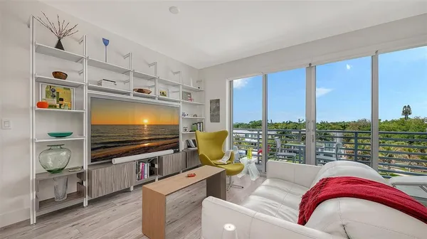 $530,000 | 1709 North Tamiami Trail, Unit 522, Sarasota, FL 34236