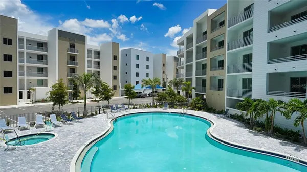$530,000 | 1709 North Tamiami Trail, Unit 522, Sarasota, FL 34236