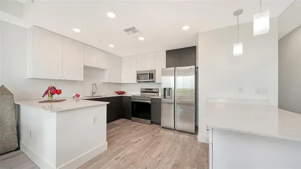 $530,000 | 1709 North Tamiami Trail, Unit 522, Sarasota, FL 34236