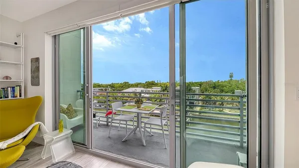 $530,000 | 1709 North Tamiami Trail, Unit 522, Sarasota, FL 34236