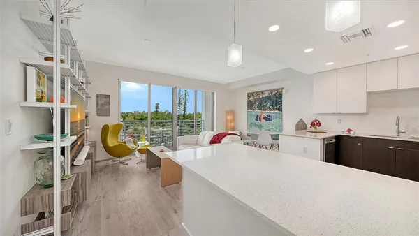 $530,000 | 1709 North Tamiami Trail, Unit 522, Sarasota, FL 34236