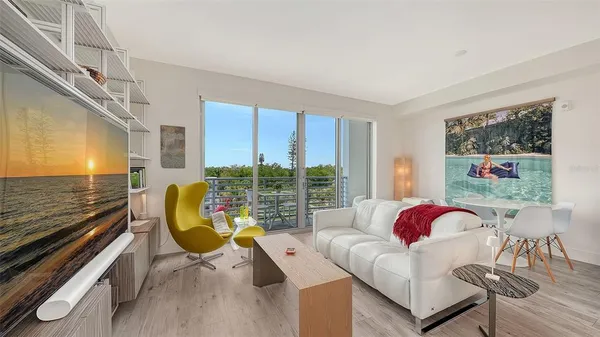 $530,000 | 1709 North Tamiami Trail, Unit 522, Sarasota, FL 34236