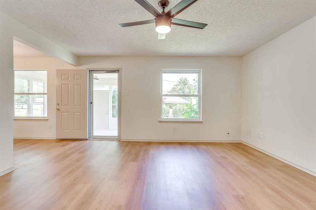 912 Blue Ridge Drive Burleson, TX 76028 - Photo 4 of 32