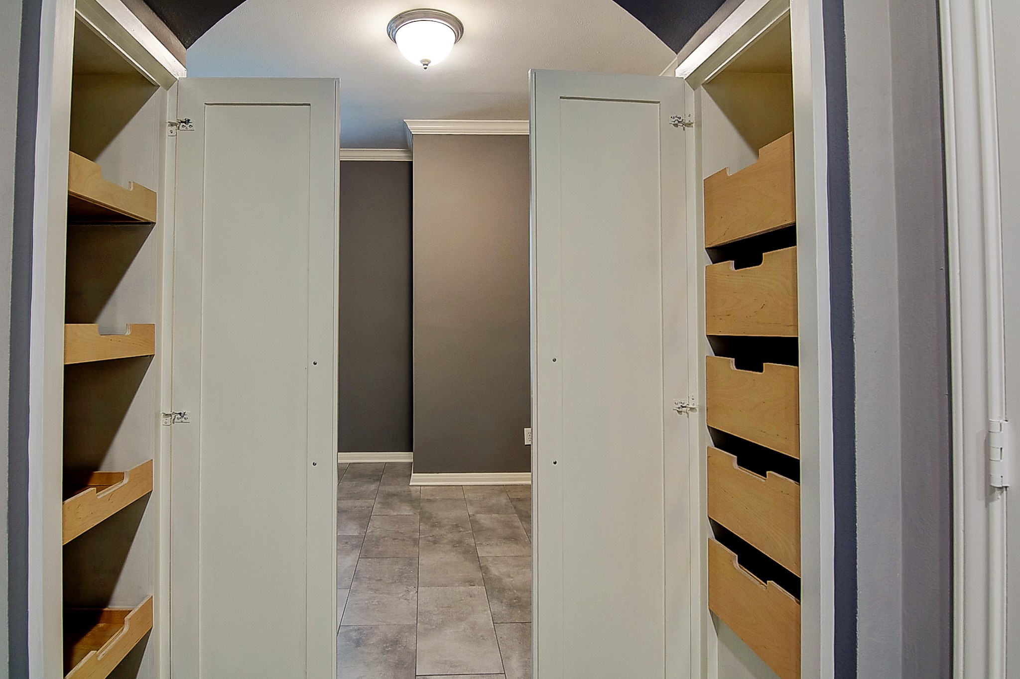 1408 West Webster Street Houston, TX 77019 - Photo 17 of 46 a view of walk in closet