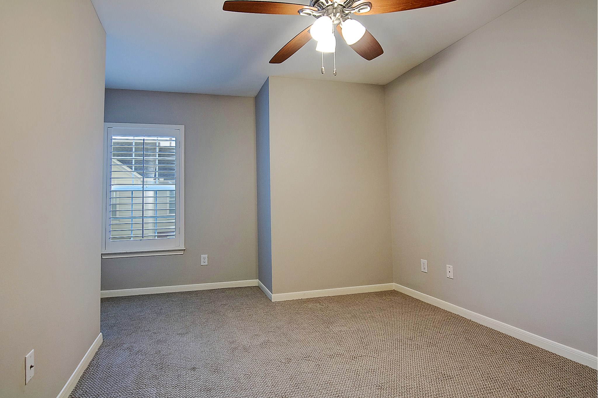1408 West Webster Street Houston, TX 77019 - Photo 28 of 46 a view of an empty room with a window