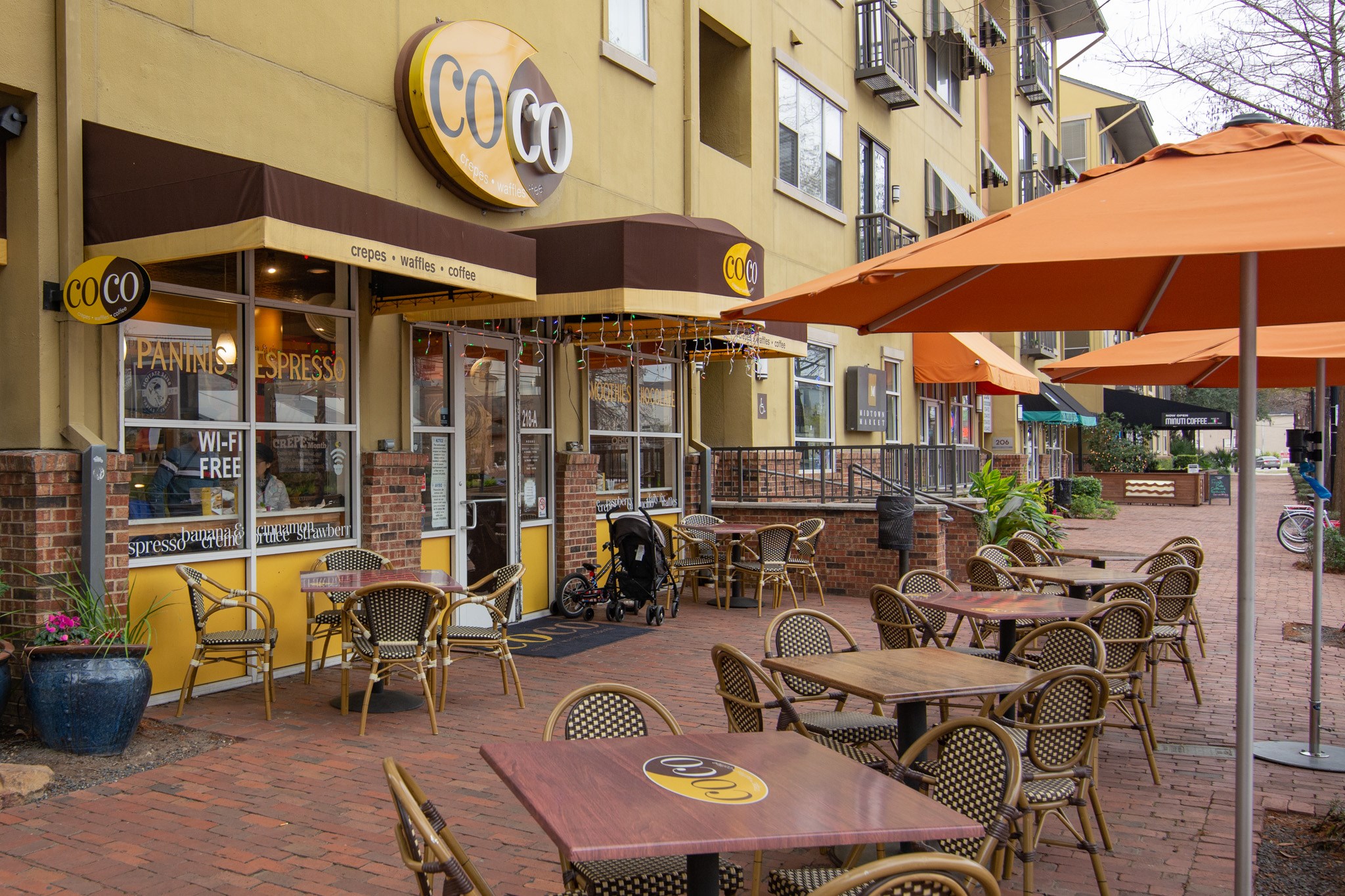 1408 West Webster Street Houston, TX 77019 - Photo 45 of 46 a view of a chairs and table in the patio
