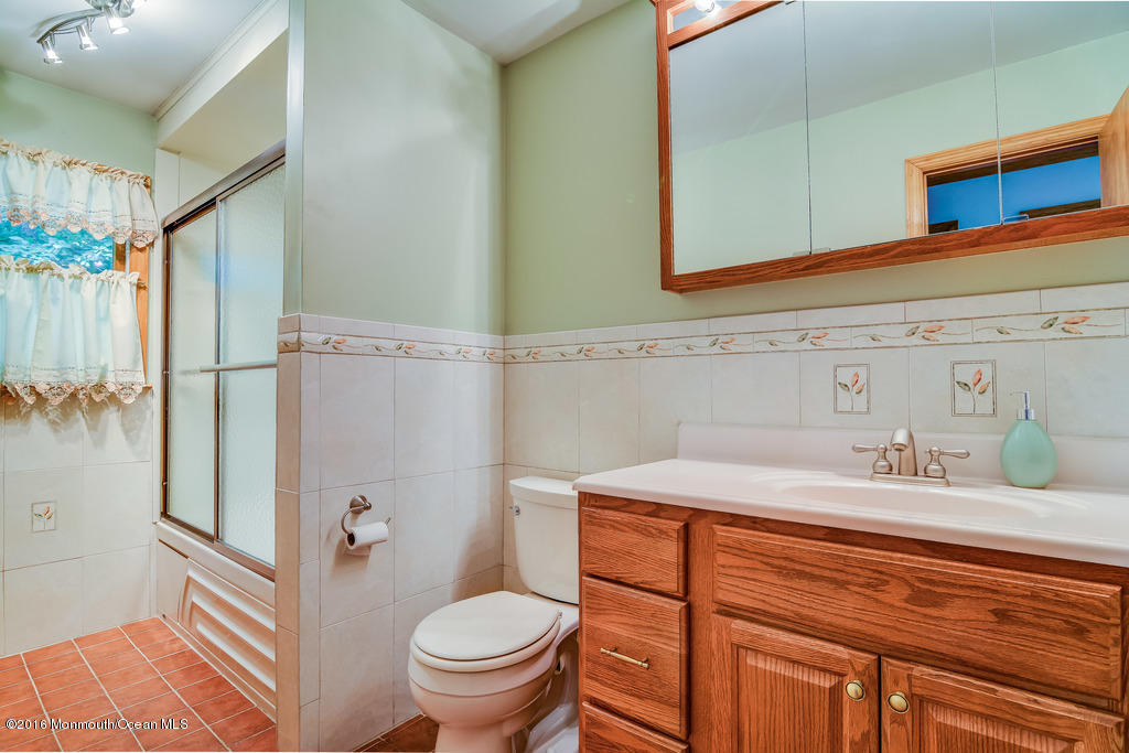 4 Stone Hill Road Allentown, NJ 08501 - Photo 12 of 27 011_Bathroom