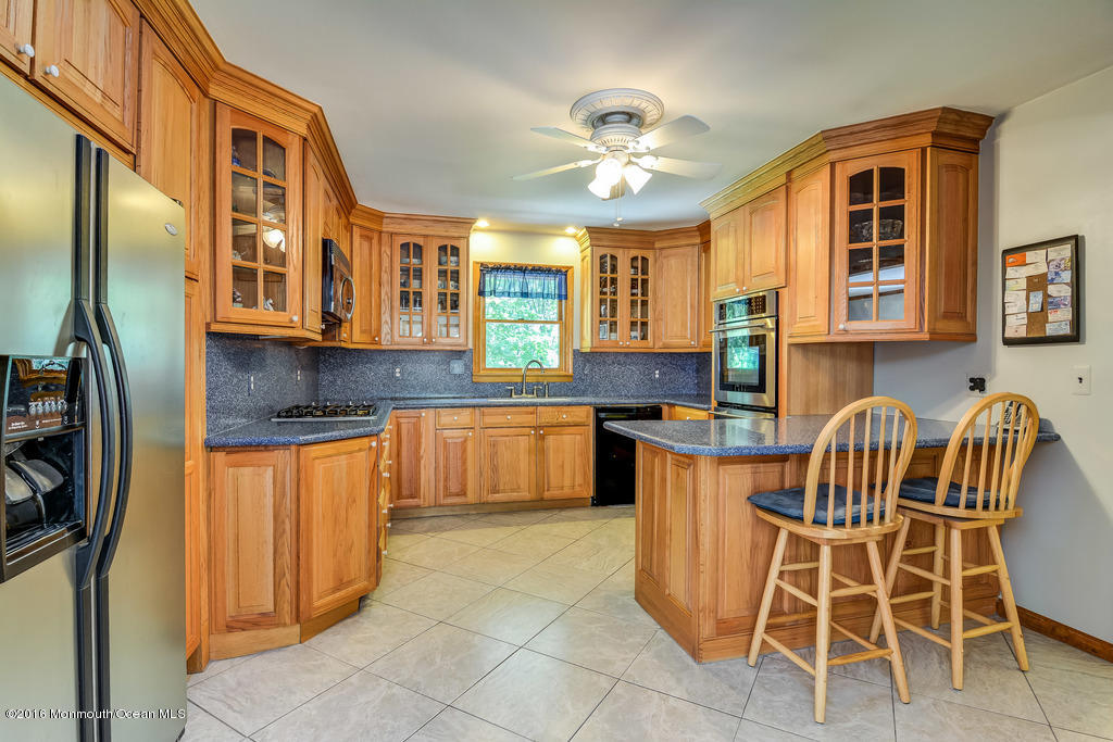 4 Stone Hill Road Allentown, NJ 08501 - Photo 2 of 27 006_Kitchen