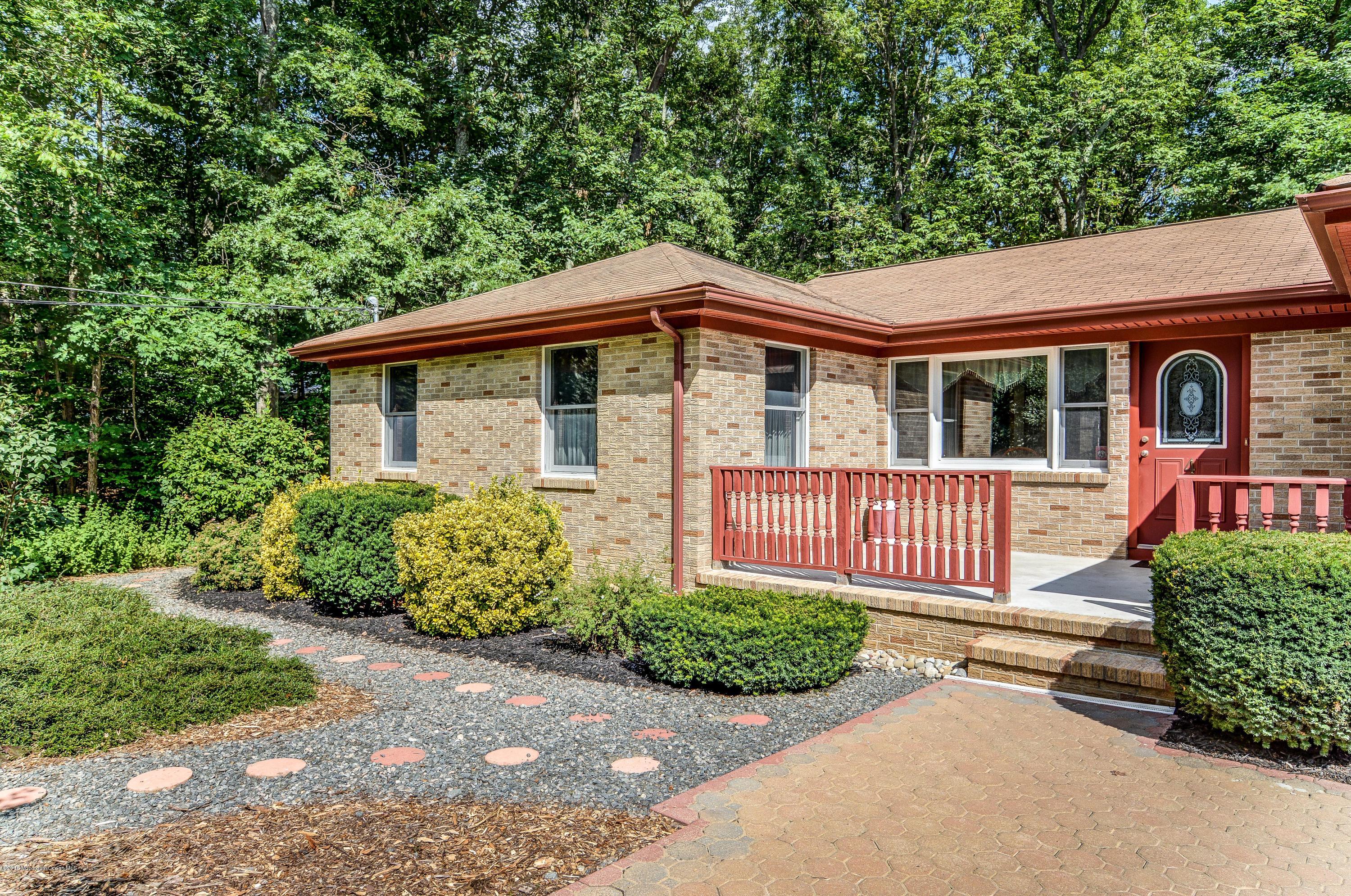 4 Stone Hill Road Allentown, NJ 08501 - Photo 6 of 27 002_Front View