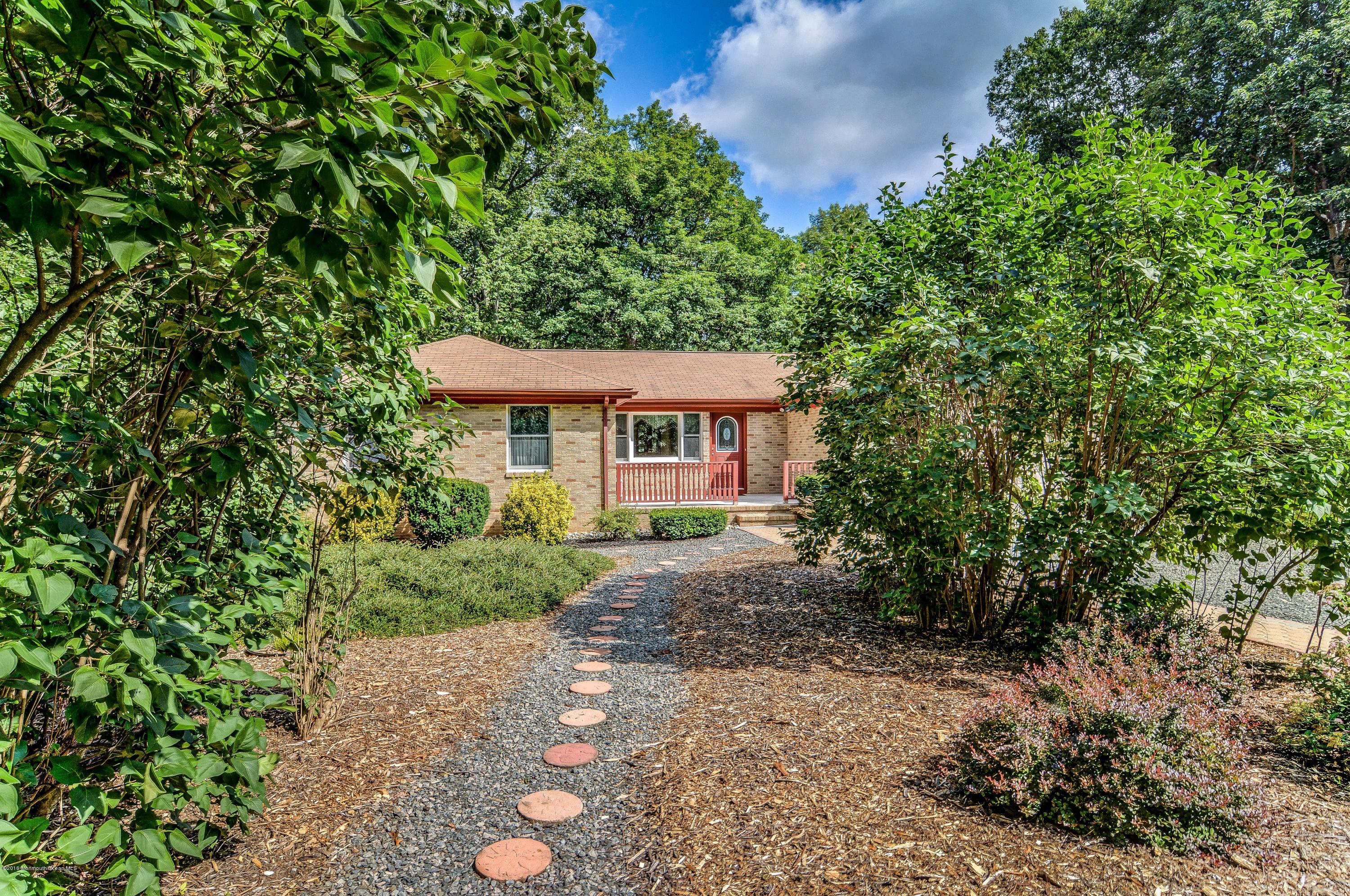 4 Stone Hill Road Allentown, NJ 08501 - Photo 7 of 27 003_Front View