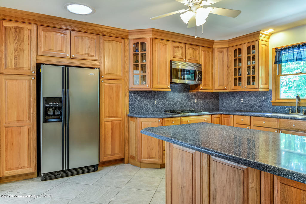 4 Stone Hill Road Allentown, NJ 08501 - Photo 9 of 27 007_Kitchen
