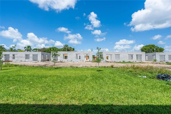 a view of a house with a big yard