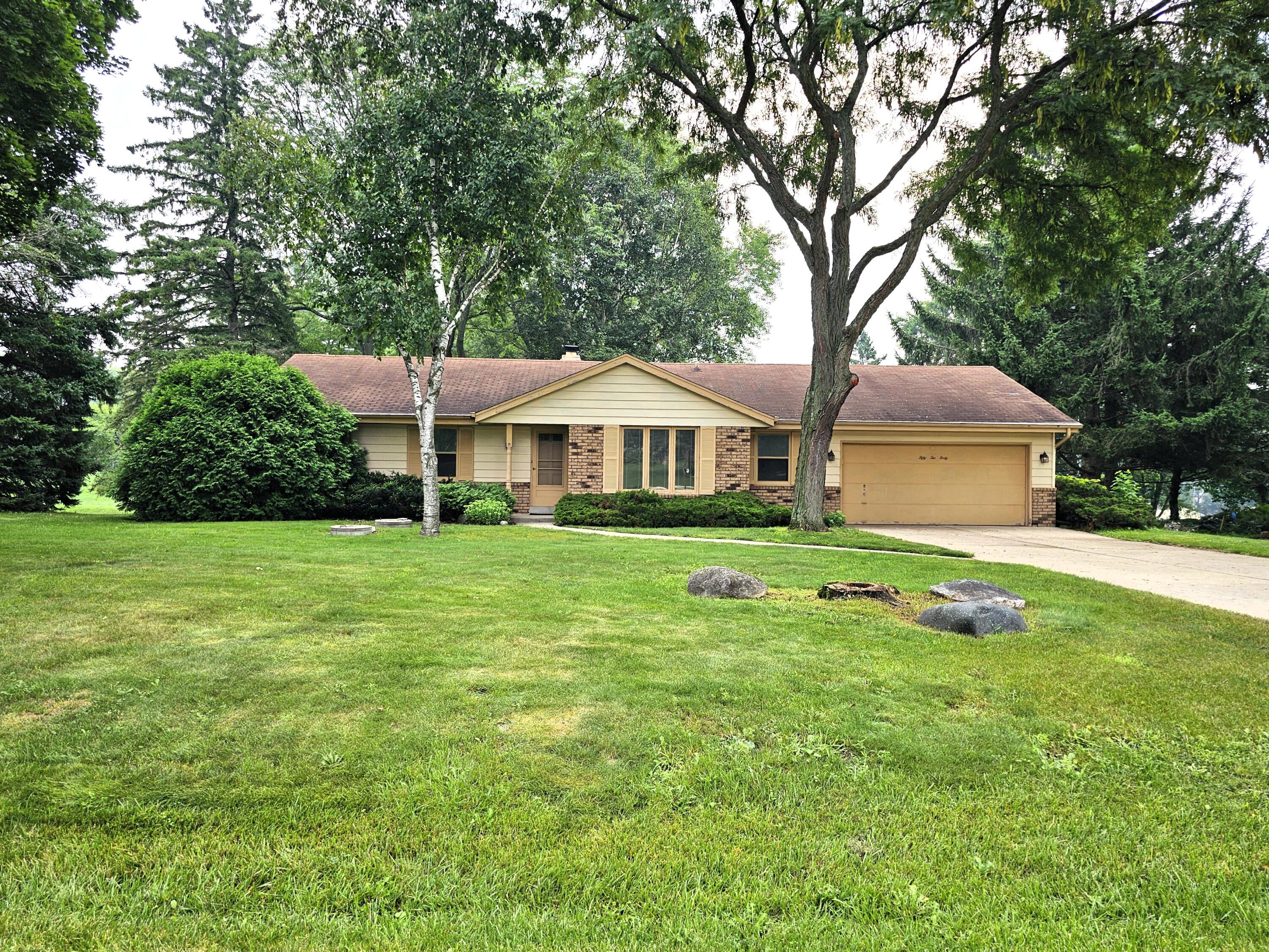 5240 South Williams Road New Berlin, WI 53146 - Photo 1 of 1 Exterior Front