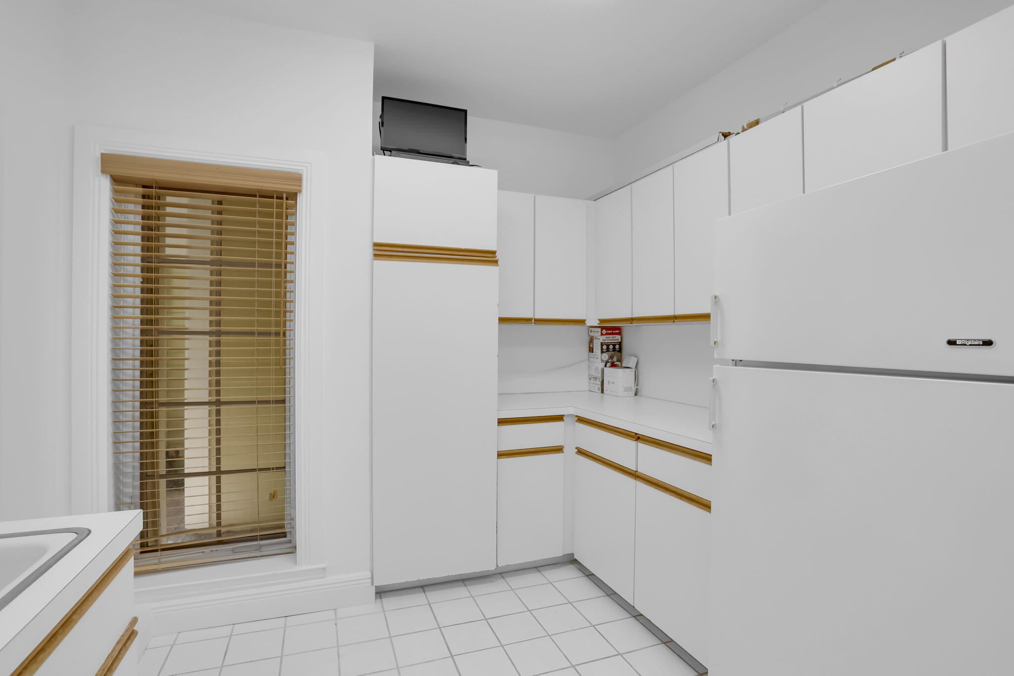 2883 Banyan Blvd Circle Northwest Boca Raton, FL 33431 - Photo 53 of 80 Laundry area