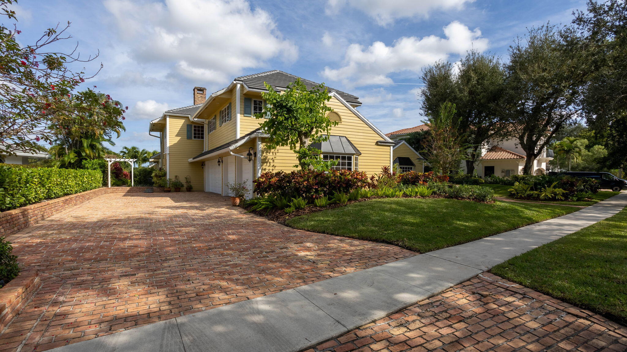 2883 Banyan Blvd Circle Northwest Boca Raton, FL 33431 - Photo 6 of 80 Large oversized driveway
