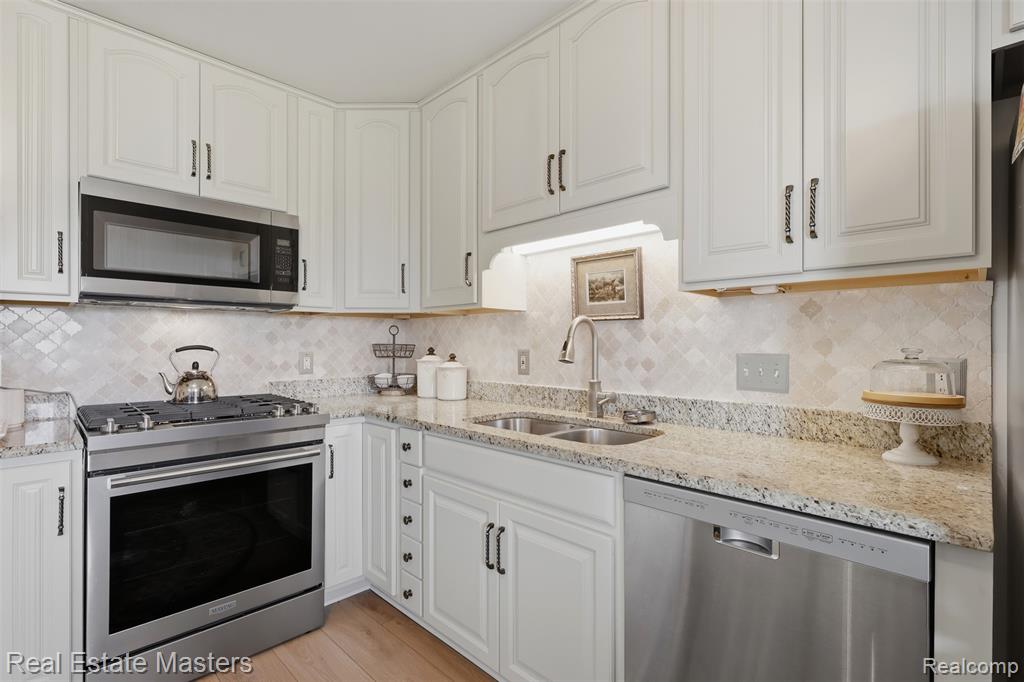 1700 River Road, Unit 8 Marysville, MI 48040 - Photo 17 of 31
