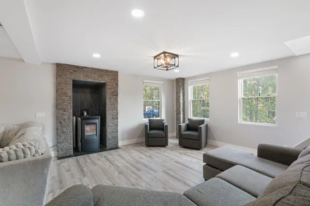 $529,999 | 636 Tunnel Street, Readsboro, VT 05350