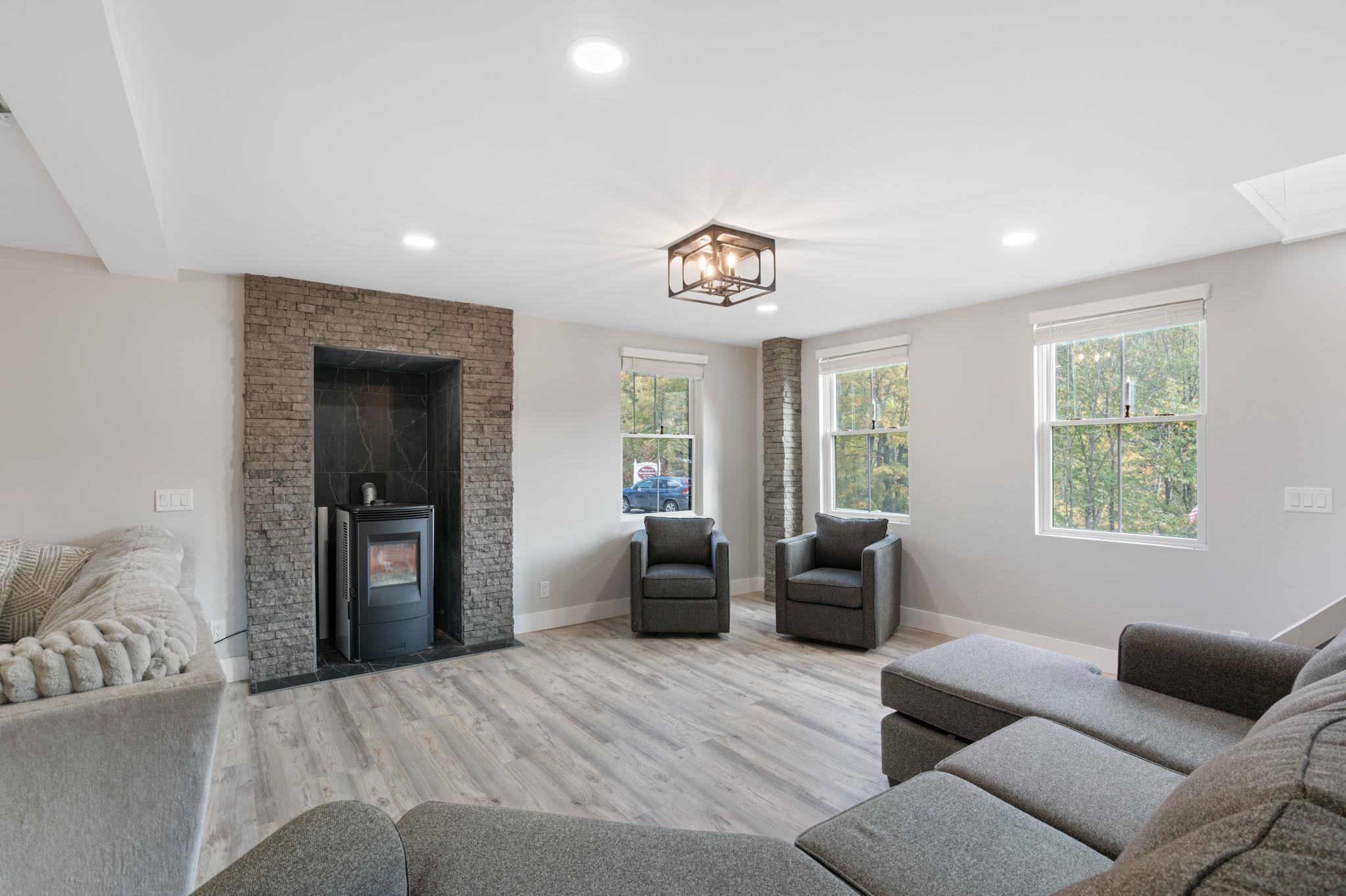 636 Tunnel Street Readsboro, VT 05350 - Photo 11 of 37