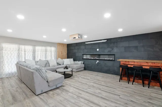 $529,999 | 636 Tunnel Street, Readsboro, VT 05350