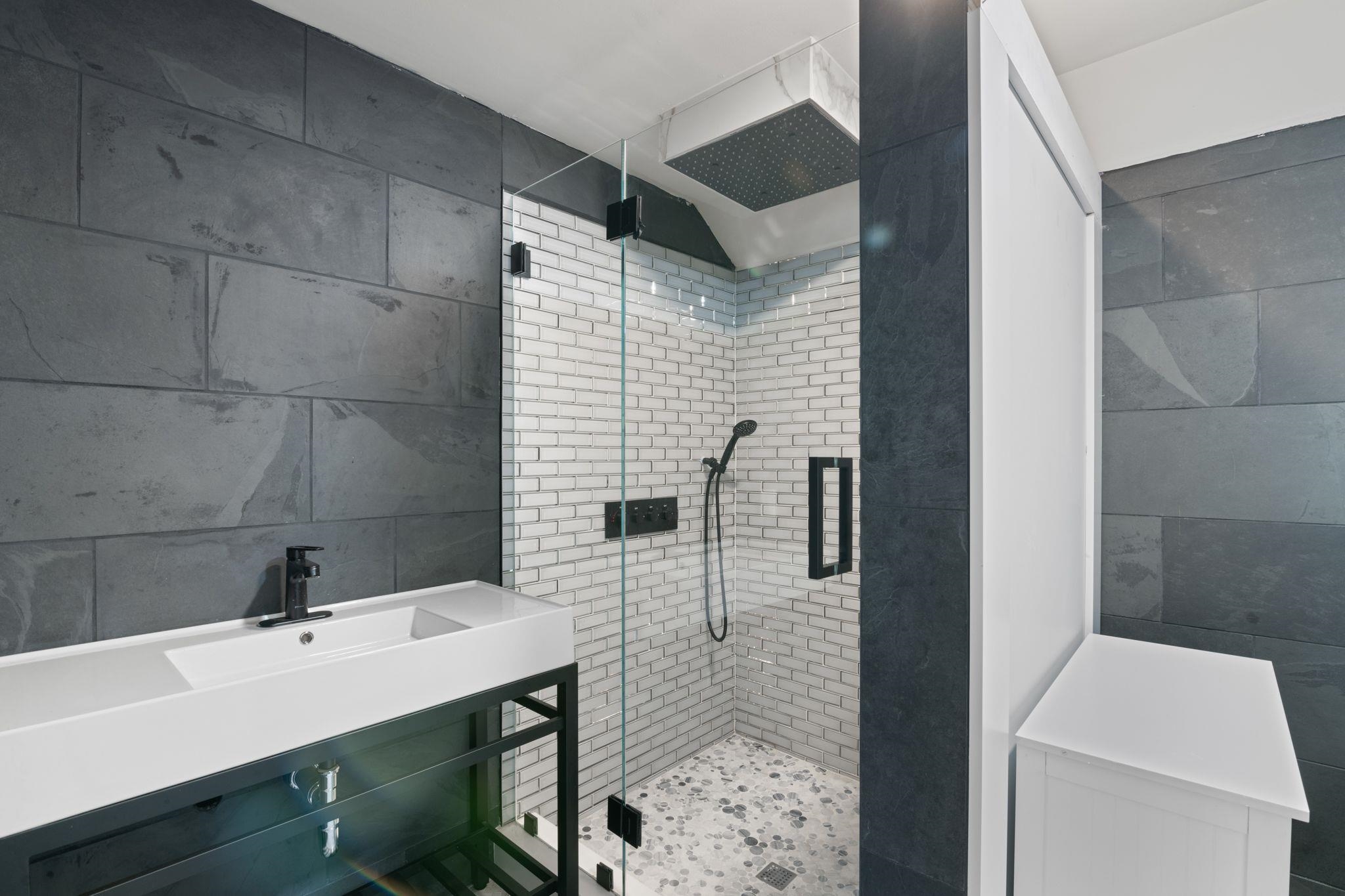 636 Tunnel Street Readsboro, VT 05350 - Photo 15 of 37