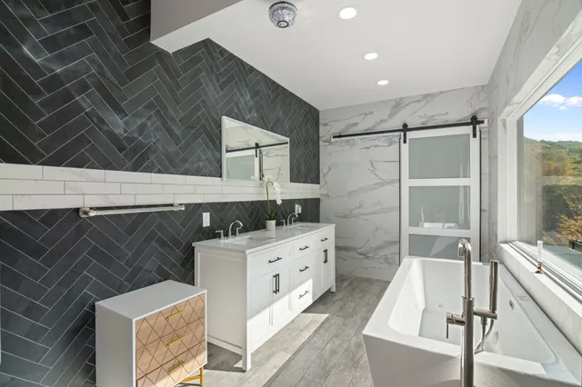 $529,999 | 636 Tunnel Street, Readsboro, VT 05350