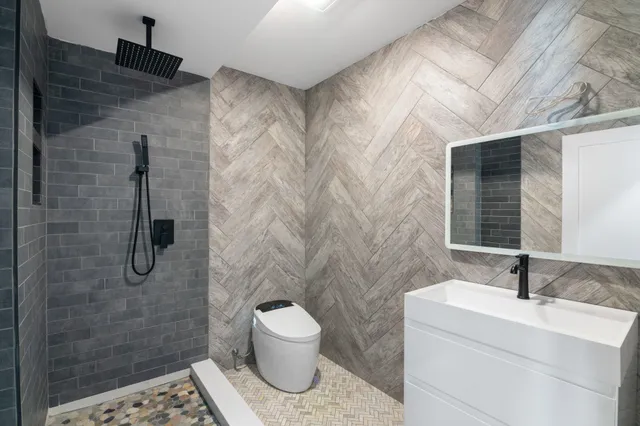 $529,999 | 636 Tunnel Street, Readsboro, VT 05350