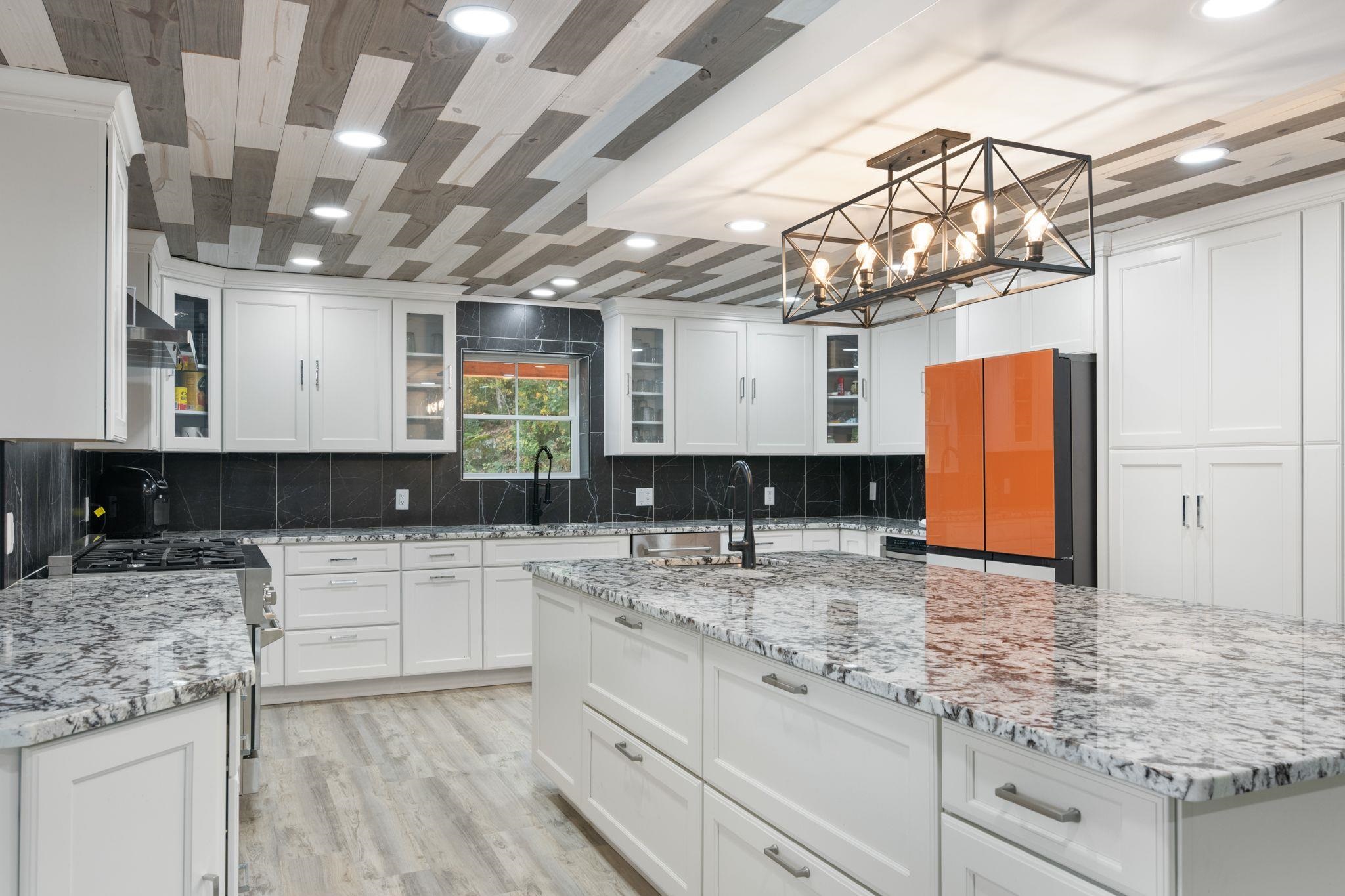 636 Tunnel Street Readsboro, VT 05350 - Photo 2 of 37