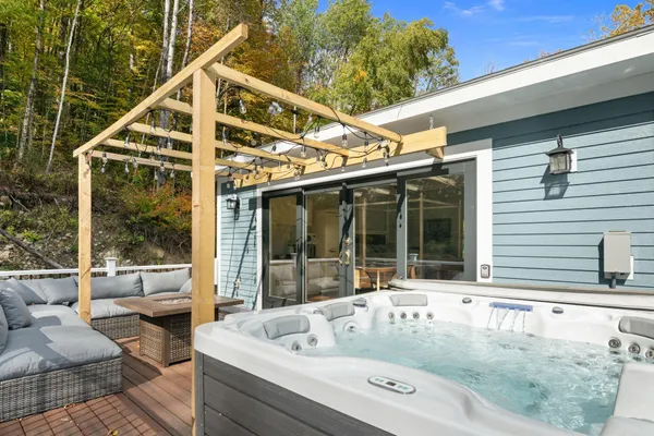 $499,999 | 636 Tunnel Street, Readsboro, VT 05350