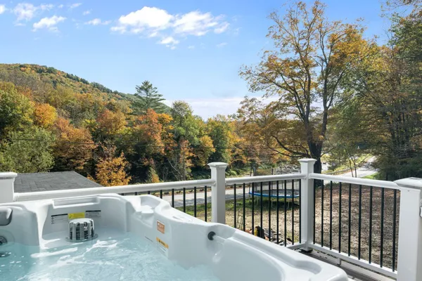 $499,999 | 636 Tunnel Street, Readsboro, VT 05350