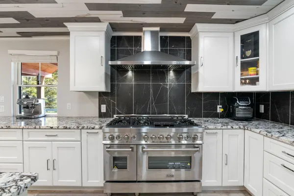 $499,999 | 636 Tunnel Street, Readsboro, VT 05350