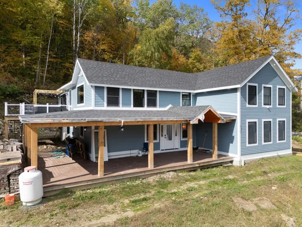$499,999 | 636 Tunnel Street, Readsboro, VT 05350