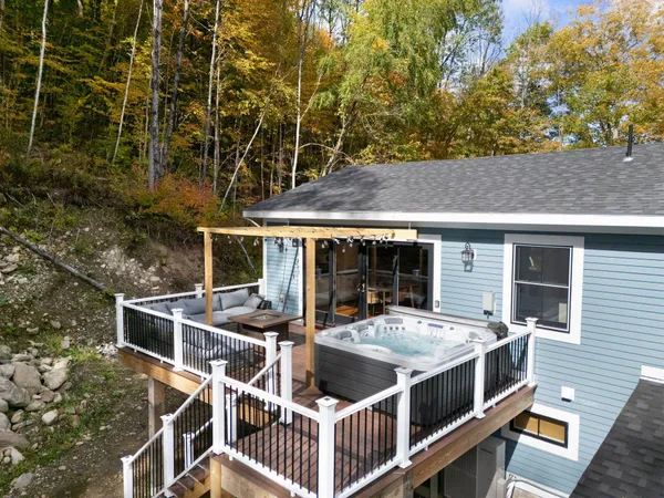 $499,999 | 636 Tunnel Street, Readsboro, VT 05350