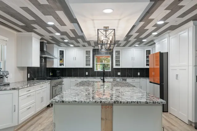 $529,999 | 636 Tunnel Street, Readsboro, VT 05350