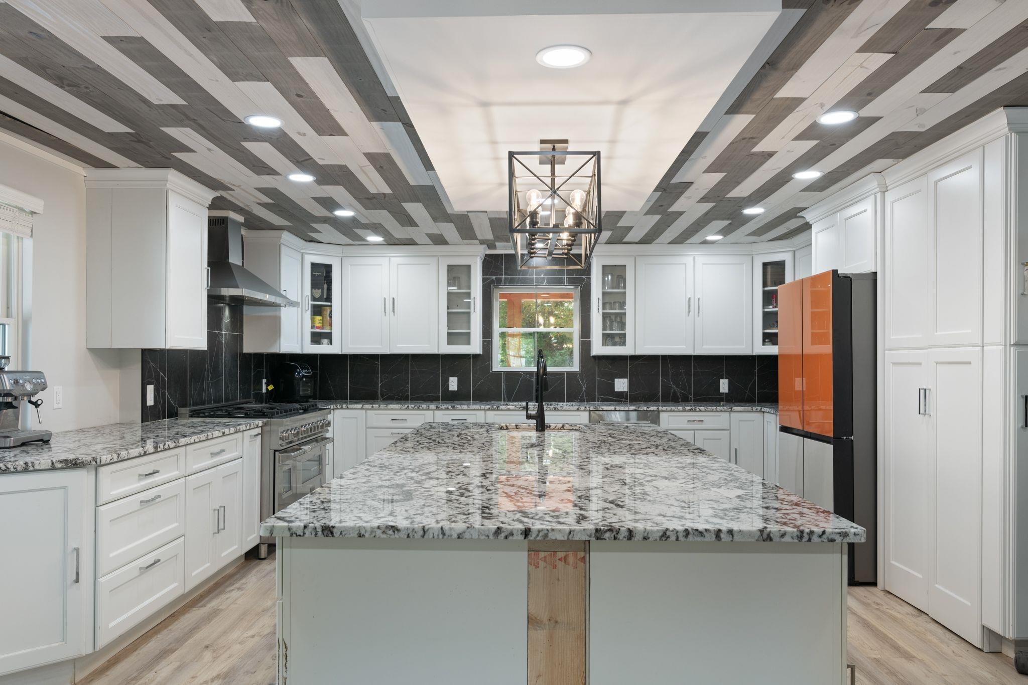 636 Tunnel Street Readsboro, VT 05350 - Photo 4 of 37