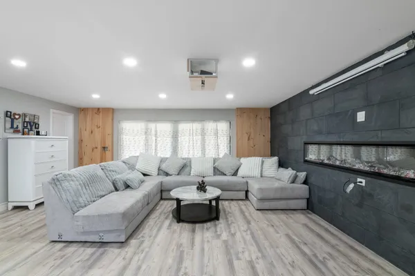 $499,999 | 636 Tunnel Street, Readsboro, VT 05350