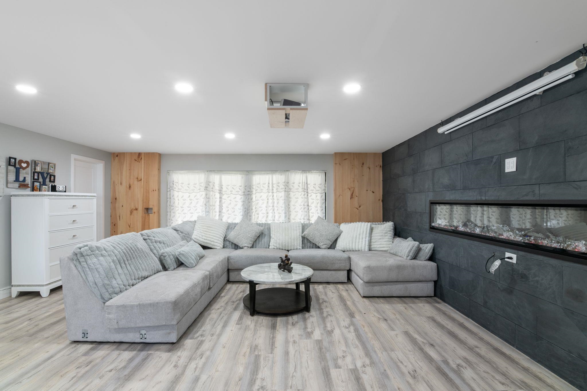 636 Tunnel Street Readsboro, VT 05350 - Photo 7 of 37