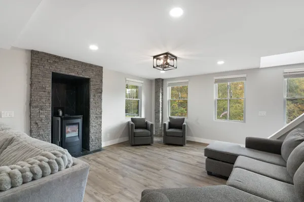 $499,999 | 636 Tunnel Street, Readsboro, VT 05350