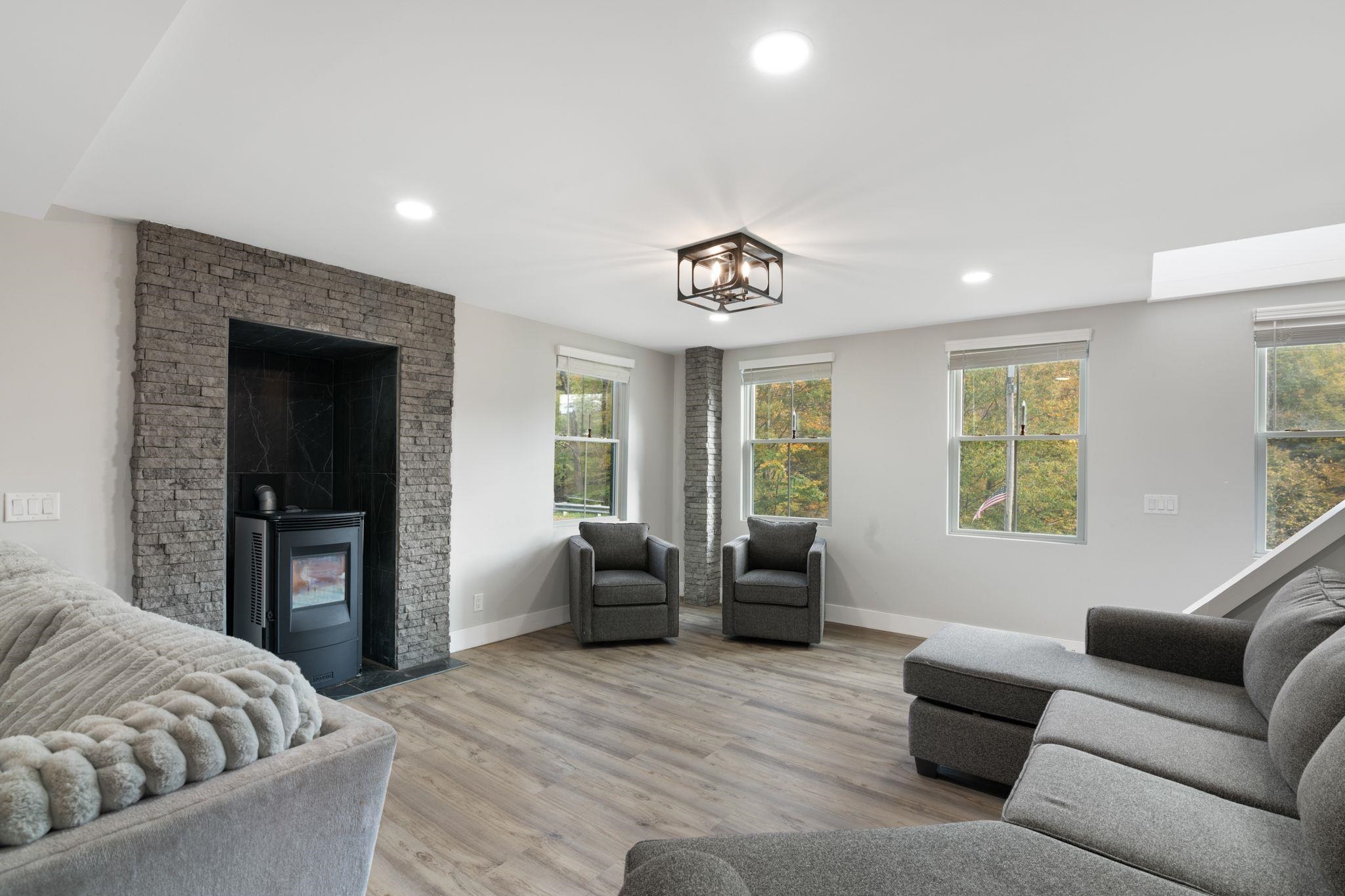 636 Tunnel Street Readsboro, VT 05350 - Photo 8 of 37