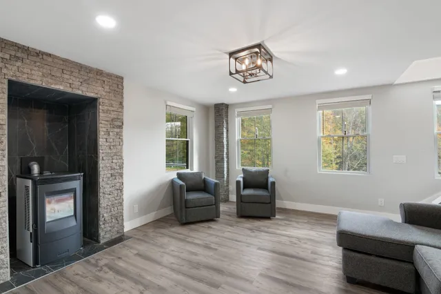 $529,999 | 636 Tunnel Street, Readsboro, VT 05350