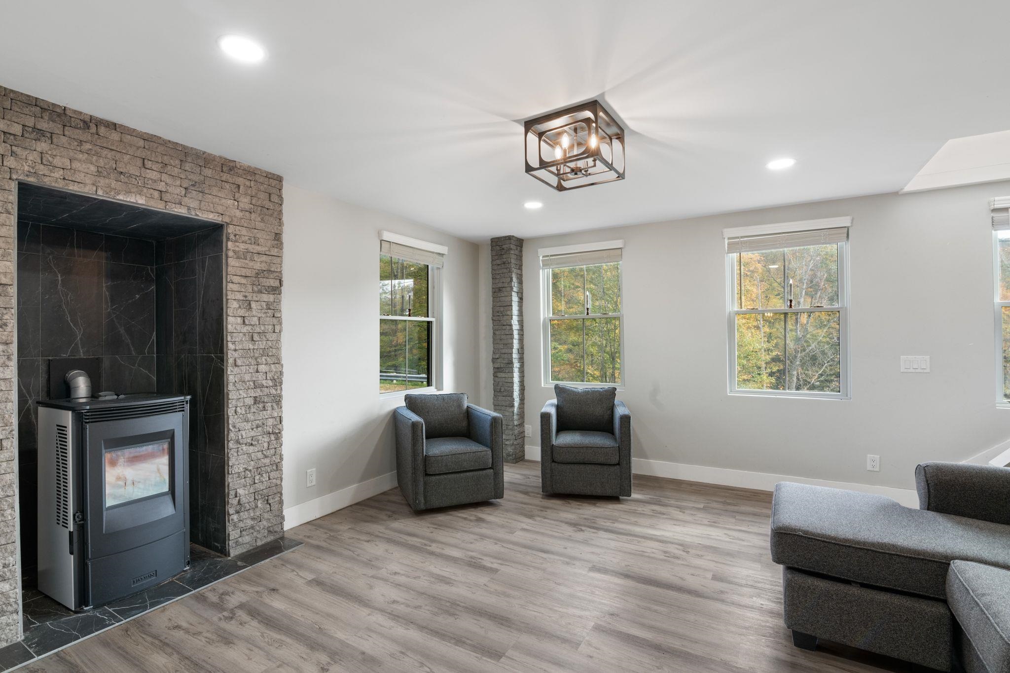 636 Tunnel Street Readsboro, VT 05350 - Photo 10 of 37