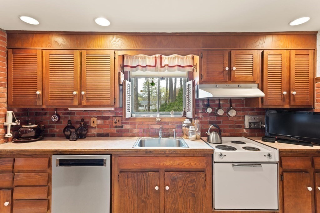 41 Ansie Road Chelmsford, MA 01824 - Photo 9 of 28 a kitchen with a sink and a stove