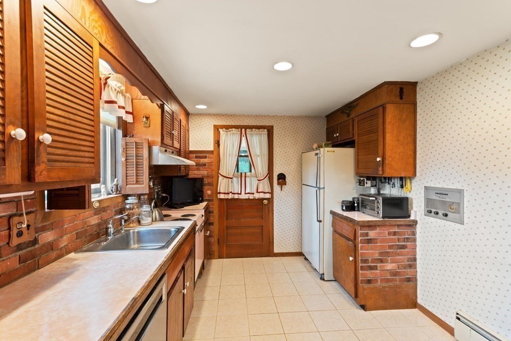 41 Ansie Road Chelmsford, MA 01824 - Photo 10 of 28 a kitchen with granite countertop a sink stove and cabinets