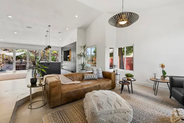 $2,049,000 | 1609 Honeysuckle Court, Encinitas, CA 92024