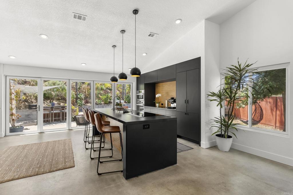 1609 Honeysuckle Court Encinitas, CA 92024 - Photo 12 of 41