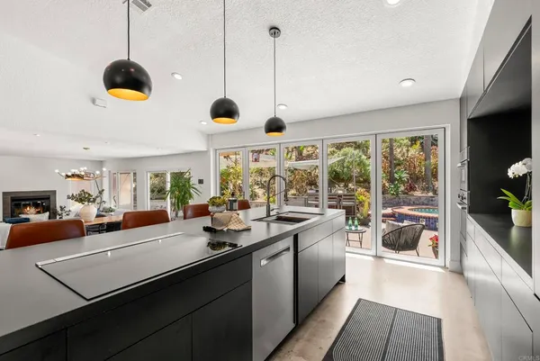 $2,049,000 | 1609 Honeysuckle Court, Encinitas, CA 92024