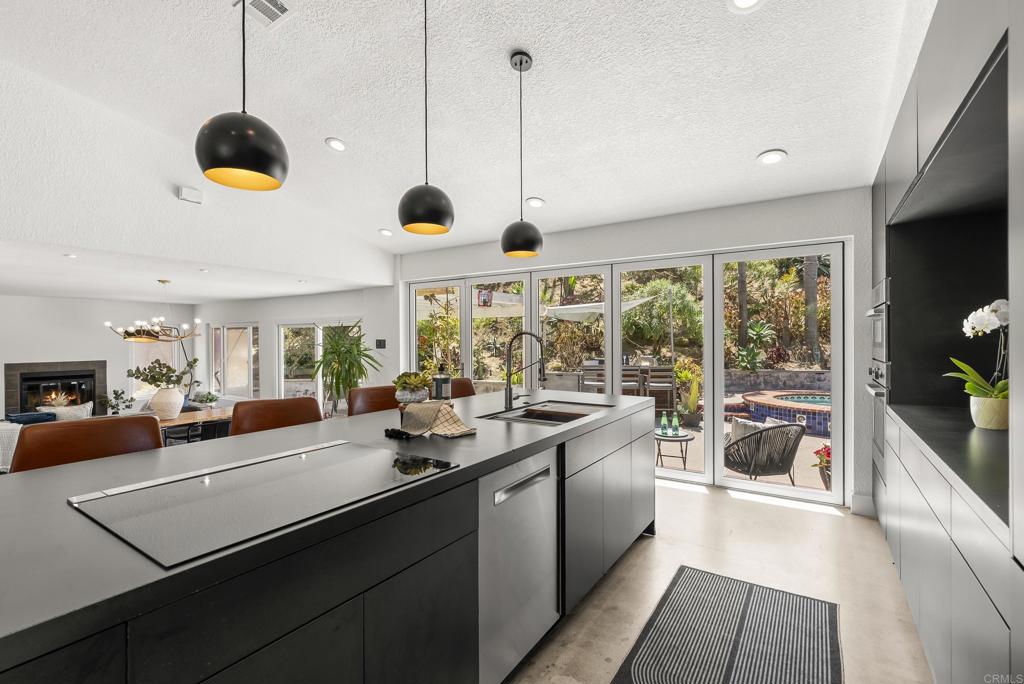 1609 Honeysuckle Court Encinitas, CA 92024 - Photo 14 of 41