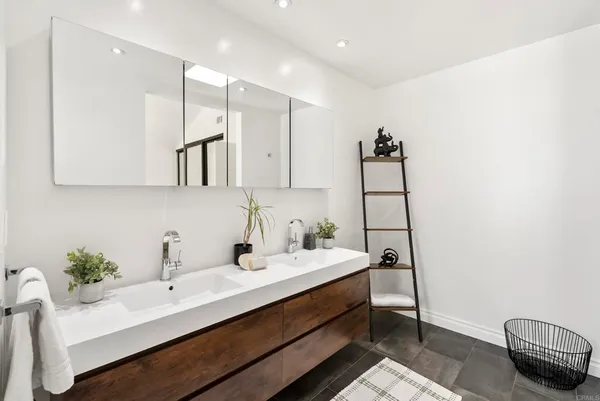 $2,049,000 | 1609 Honeysuckle Court, Encinitas, CA 92024