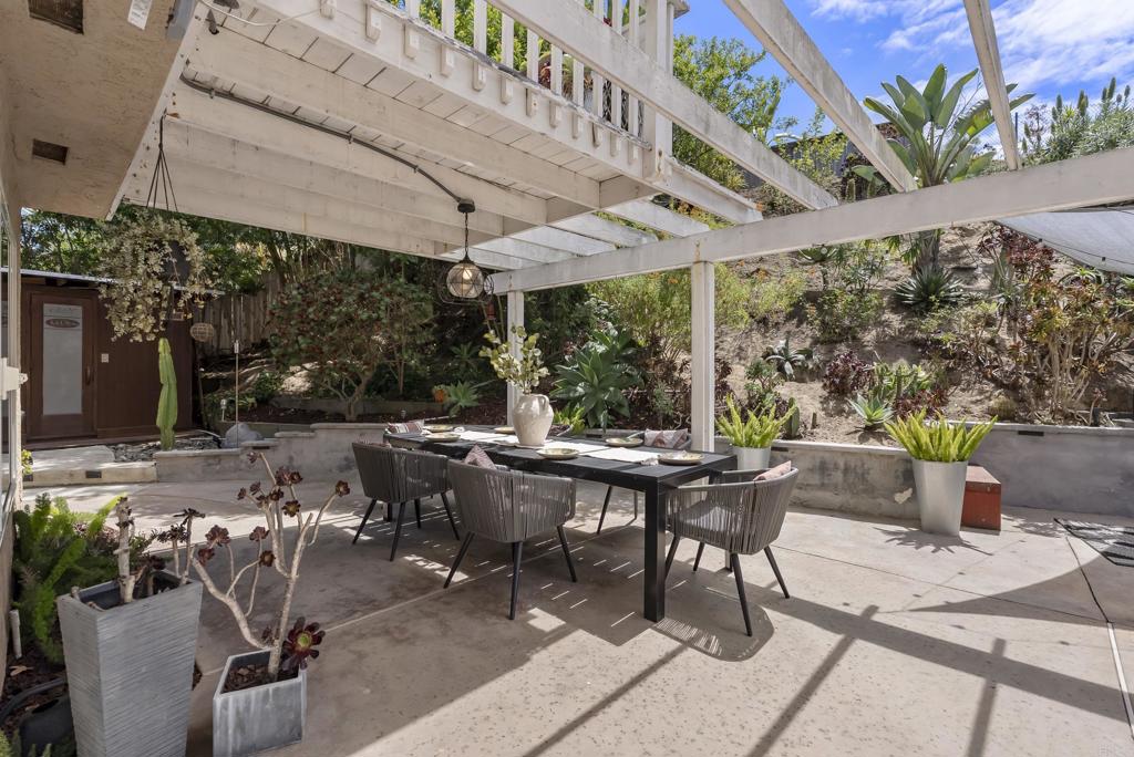 1609 Honeysuckle Court Encinitas, CA 92024 - Photo 39 of 41