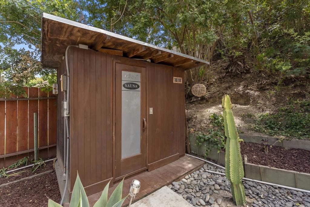 1609 Honeysuckle Court Encinitas, CA 92024 - Photo 40 of 41