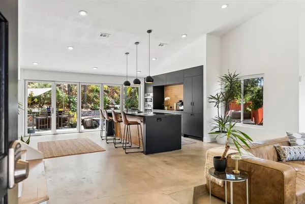 $2,049,000 | 1609 Honeysuckle Court, Encinitas, CA 92024